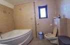 Casă cu 5 camere cu Canalizare în Central - 7