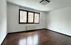 Apartament cu 5 camere decomandat în Capitale - 5