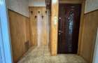 Bacau, apartament cu 3 camere, etaj 2/4, cu centrala, semicentral