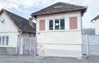 Casă cu 3 camere cu Teren 200 Mp în Central - 1