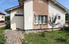 Casă cu 3 camere cu Teren 375 Mp în Hunedoara - 1