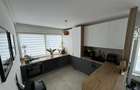Apartament cu 3 camere decomandat în Tractorul - 18