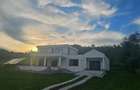 De vanzare: Casa moderna 330 mp, piscina ?i teren 3.000 mp - 3