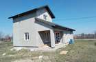Casă cu 4 camere în Gara Bobocu - 5