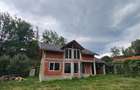 Casă cu 5 camere cu Teren 1067 Mp în Central - 1