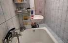 Apartament cu 3 camere semidecomandat în Km 4 - 7