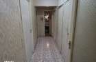 Piata Muncii, 5 minute metrou, chiar pe Basarabia, stradal,