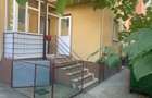 Inchiriez casa 10 camere Prelungirea Ghencea pretabil camin de batrani - 1