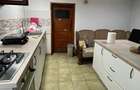 Casa 3 camere, centrul vechi, curte comuna,statie bus la 2 min, centrala - 10