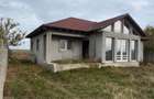 Casa de vanzare la rosu