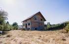 Casa de vanzare Suceava , Plavalari 40 ari teren, demisol + parter + etaj - 6