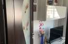 Apartament cu 2 camere , bucatarie foarte spatioasa , hol mare , totul in conditii foarte bune , centrala pe gaz, termopane ,etaj 4 - 5