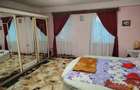 Casa de vanzare cu doua camere baie si bucatarie spait .