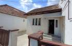 Apartament la casa ( triplex ) / 9 mai - 3