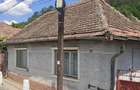 Casă cu 3 camere cu Teren 250 Mp în Central - 2