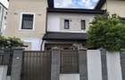 Casa cu mansarda, curte si 6 camere