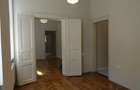 Casa recent renovata  .str. Avram Iancu, curte 300 mp, 3 parcari, zona centrala - 6