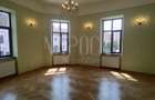Apartament cu 3 camere semidecomandat în Central - 1