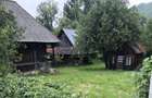 De vanzare Teren intravilan 800 mp cu casa traditionala din lemn si anexe - 3