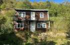 Gospodarie cu 10.900 mp teren, 3 constructii, Cainelu de Sus