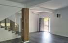 Vila individuala moderna in Tunari 6 camere, teren 500 mp, finisaje premium