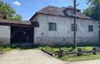 Casa complet renovata ?i utilata Varzarii de Jos (2 km de Va?cau) + Teren agricol inclus