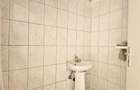 Casă cu 12 camere cu Canalizare în Central - 26