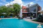 Vila premium cu 7 camere, piscina privata si terasa de 90 mp, situata in Otopeni - 2