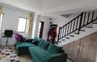 Casa de vanzare complet mobilata, ideala pentru familie - 2