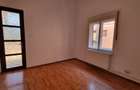 Casa in zona centrala parter si subsol cu acces auto