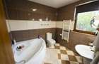 Casă individuală cu 8 camere cu Canalizare în Rovine - 20