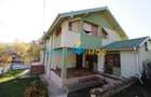 Casă cu 5 camere cu Garaj în Sascut - 1