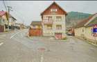 Casa de caramida, construita in 1975-1983, situata intr- o zona linistita in apropierea padurii, in Sacele zona Turches, intr-un cartier de case - 1