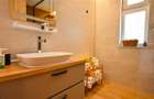 Apartament cu 3 camere decomandat în Tractorul - 23