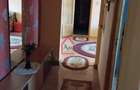 De vanzare  Apartament cu 3 camere - 4