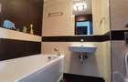 Apartament spatios cu 3 dormitoare in complex cu paza si piscina comuna