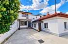 Casa moderna, gata de mutat
