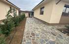 Vila in cartier rezidential - 1