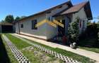 -Casa Individuală -3 dormitoare -2 băi - - 2