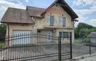 Casă cu 7 camere cu Teren 1570 Mp în Golești - 1