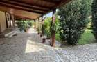 Casa spa?ioasa cu piscina ?i facilita?i moderne - 16