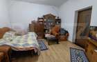 Casa cu 3 camere,baie, bucatarie,anexe.pivni?a teren 800 m - 1