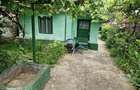 Casă cu 3 camere în București - 2