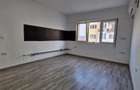 Apartament cu 3 camere semidecomandat în Central - 1