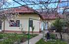 Vand casa individuala cu doua locuinte separate si curte, ideala pentru doua generatii - 2