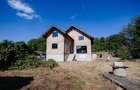 Casa de vanzare Suceava , Plavalari 40 ari teren, demisol + parter + etaj - 4