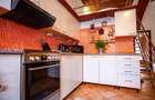 Proprietar, vand apartament central cu loc parcare in curtea interioara