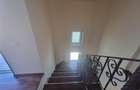 Casă individuală cu 4 camere cu Canalizare în Exterior Est - 12