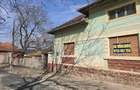 Vand casa Com Pietroasa-Bihor, sosea , central ter 2500 mp, dublu front, utilit.,gaz