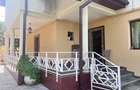 Proprietate mare casa 400 mp, 1200 mp teren, 2 intrari perfecta pentru 2 familii / business - 1
